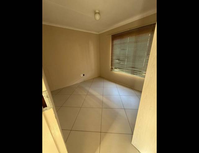 2 BEDROOM HOUSE FOR SALE IN ROSSLYN